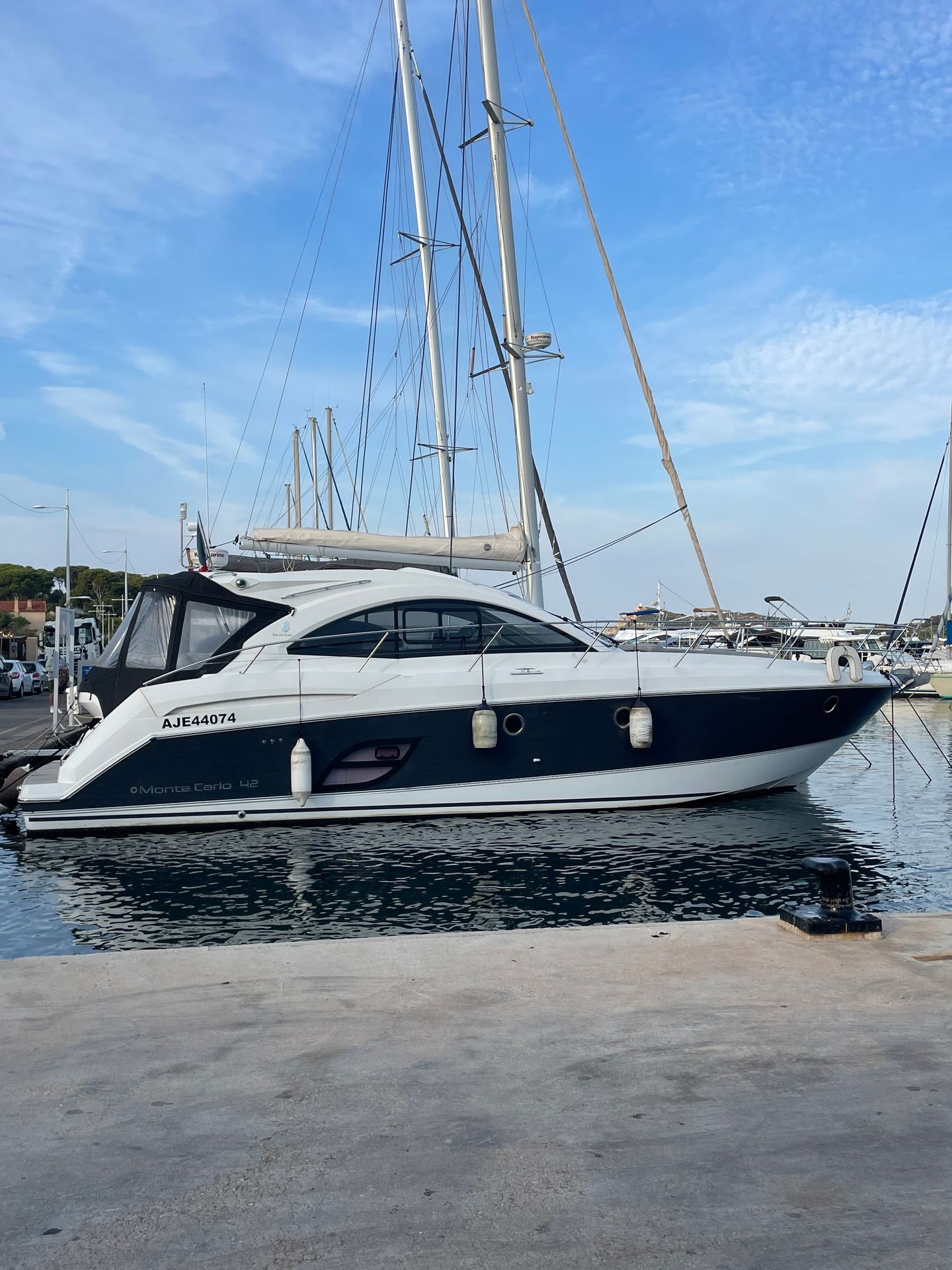 slider 0 Beneteau Monte Carlo 42 HT